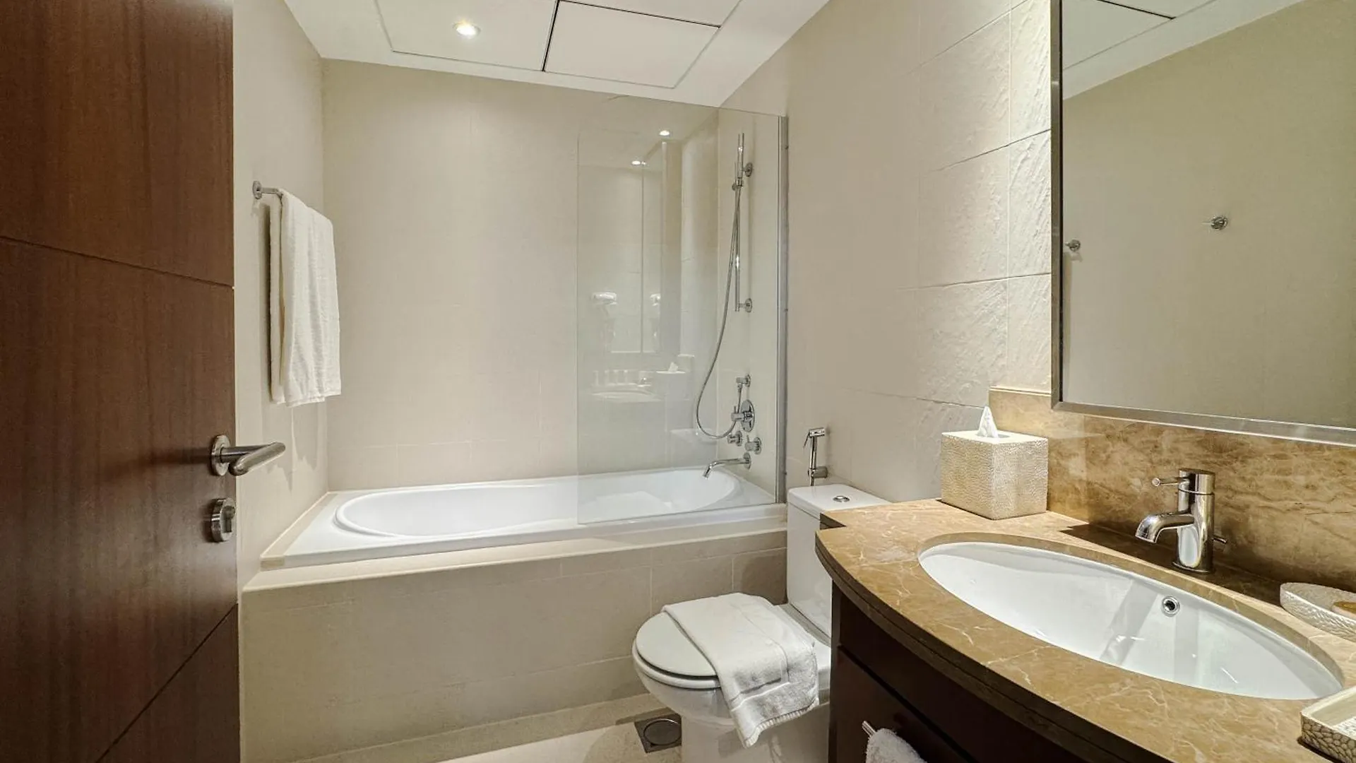 Downtown 2 Bedroom Burj Khalifa & Fountains Views 8 Min From Dubai Mall